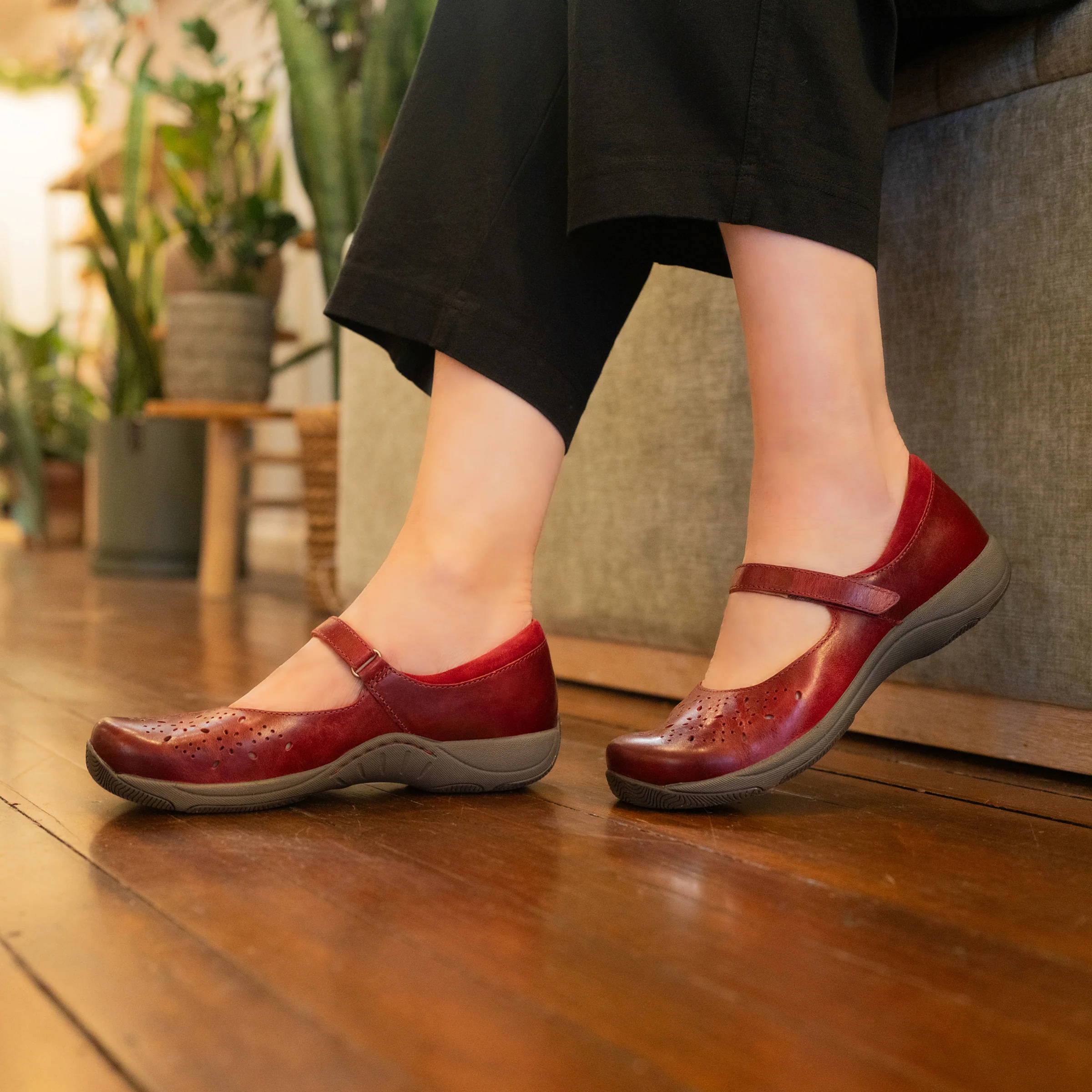 Stacy Wide Red Waxy Burnished - Image 5